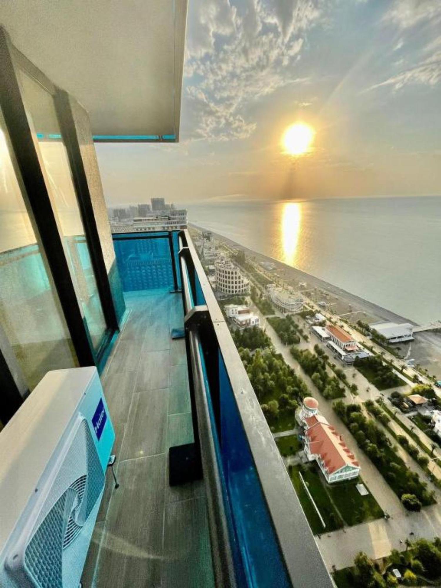 Orbi City Sea View Aparthotel Batumi Exterior foto