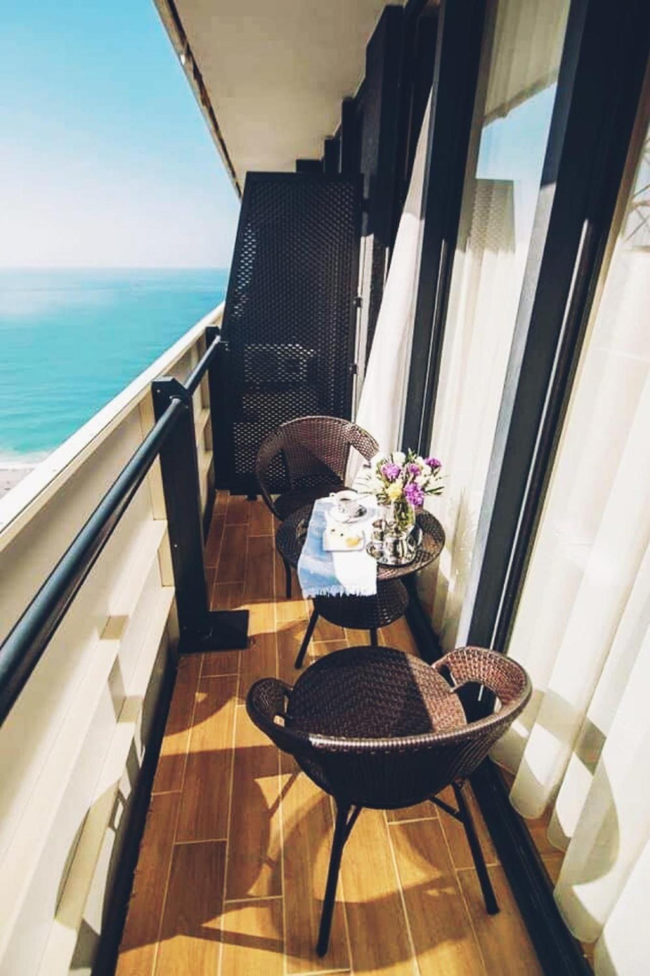 Orbi City Sea View Aparthotel Batumi Exterior foto