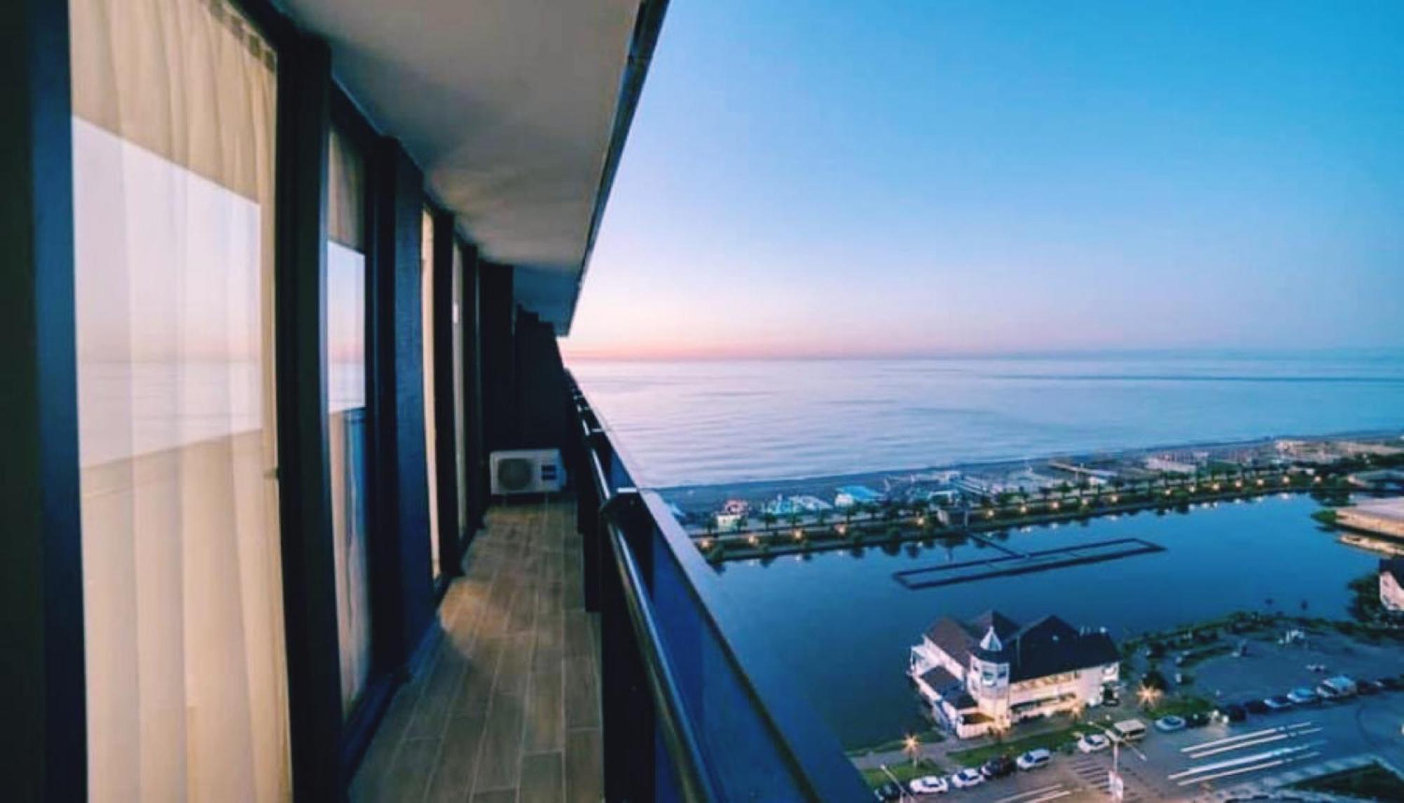 Orbi City Sea View Aparthotel Batumi Exterior foto
