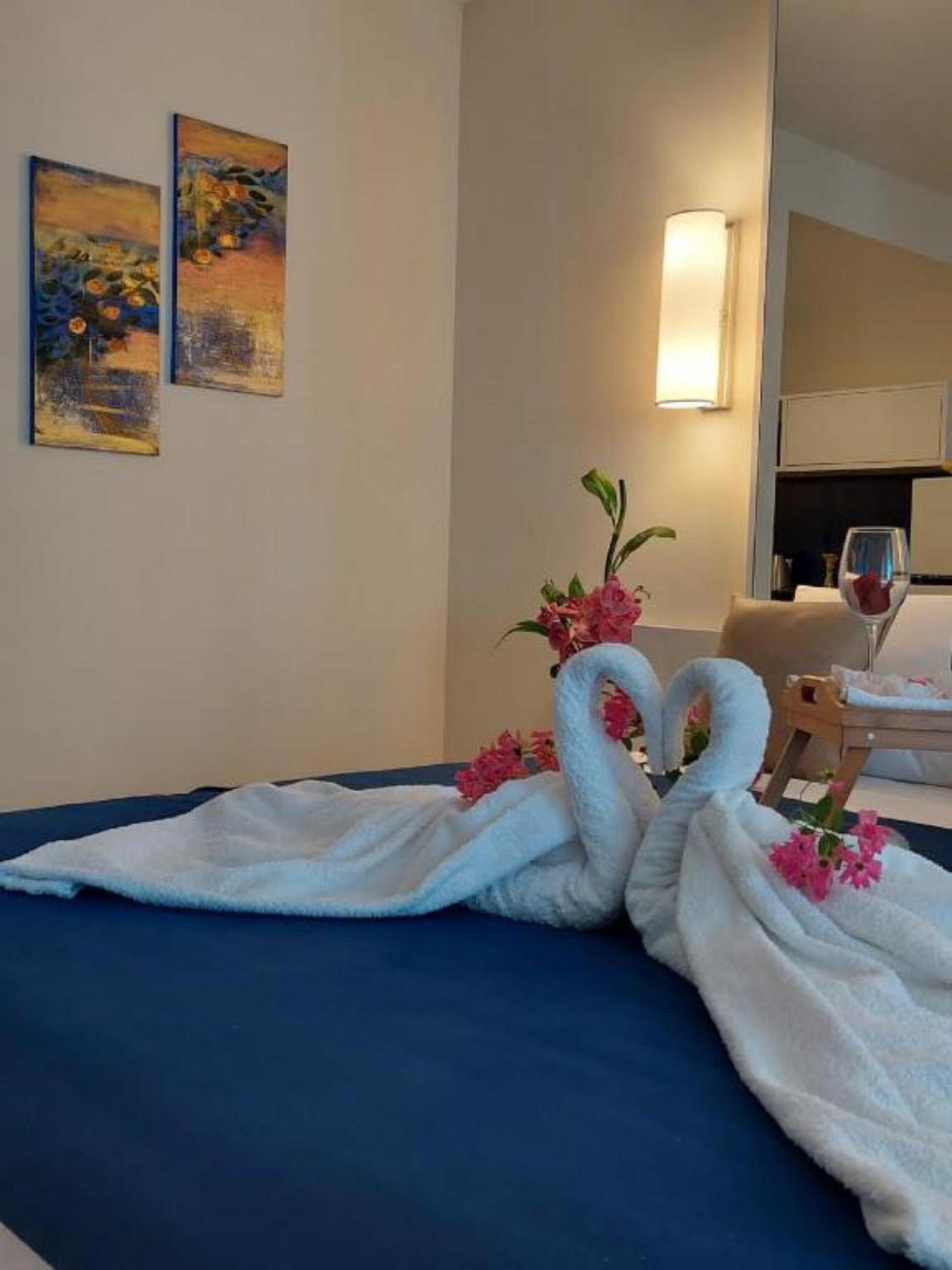 Orbi City Sea View Aparthotel Batumi Exterior foto
