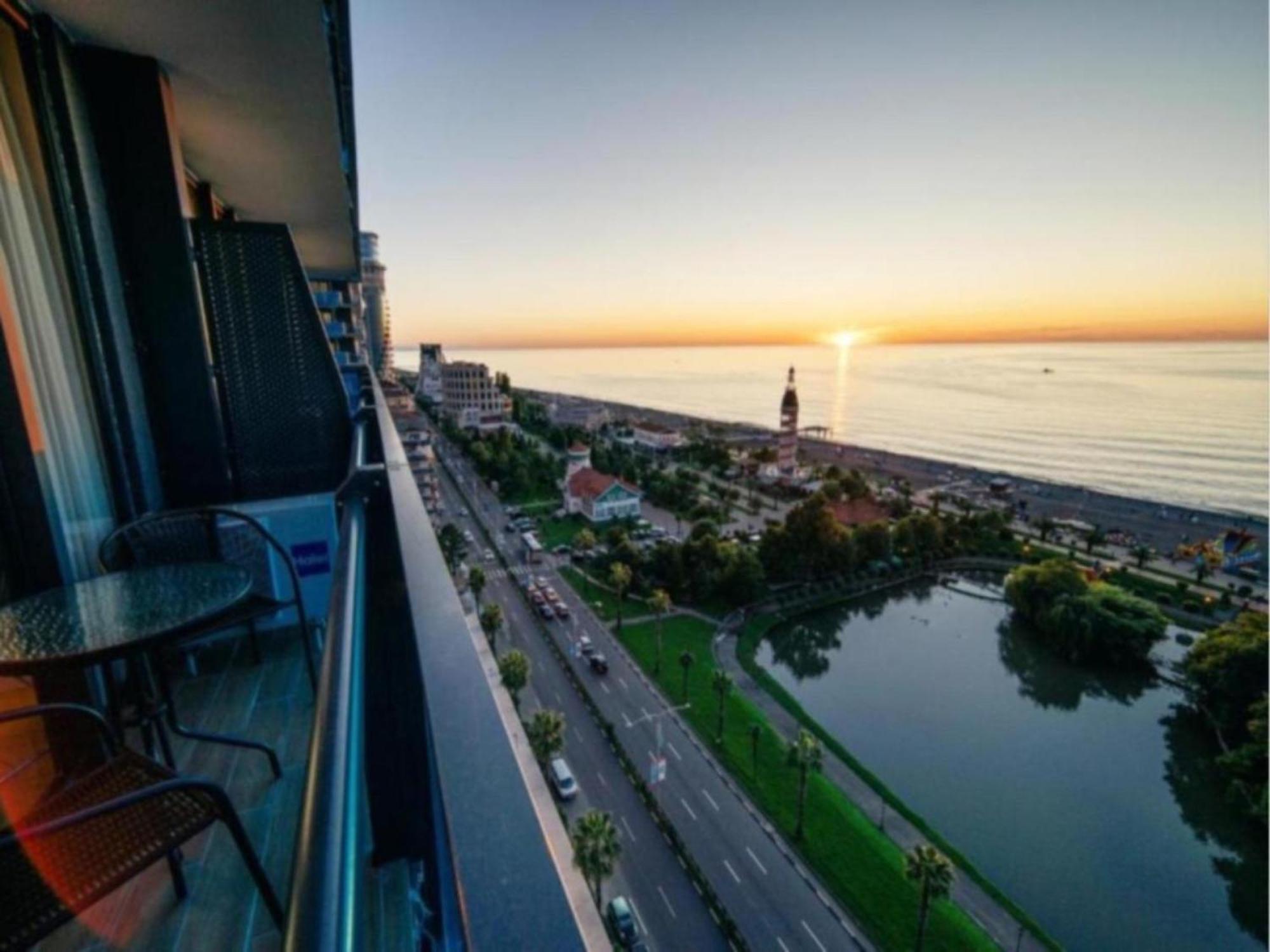 Orbi City Sea View Aparthotel Batumi Exterior foto